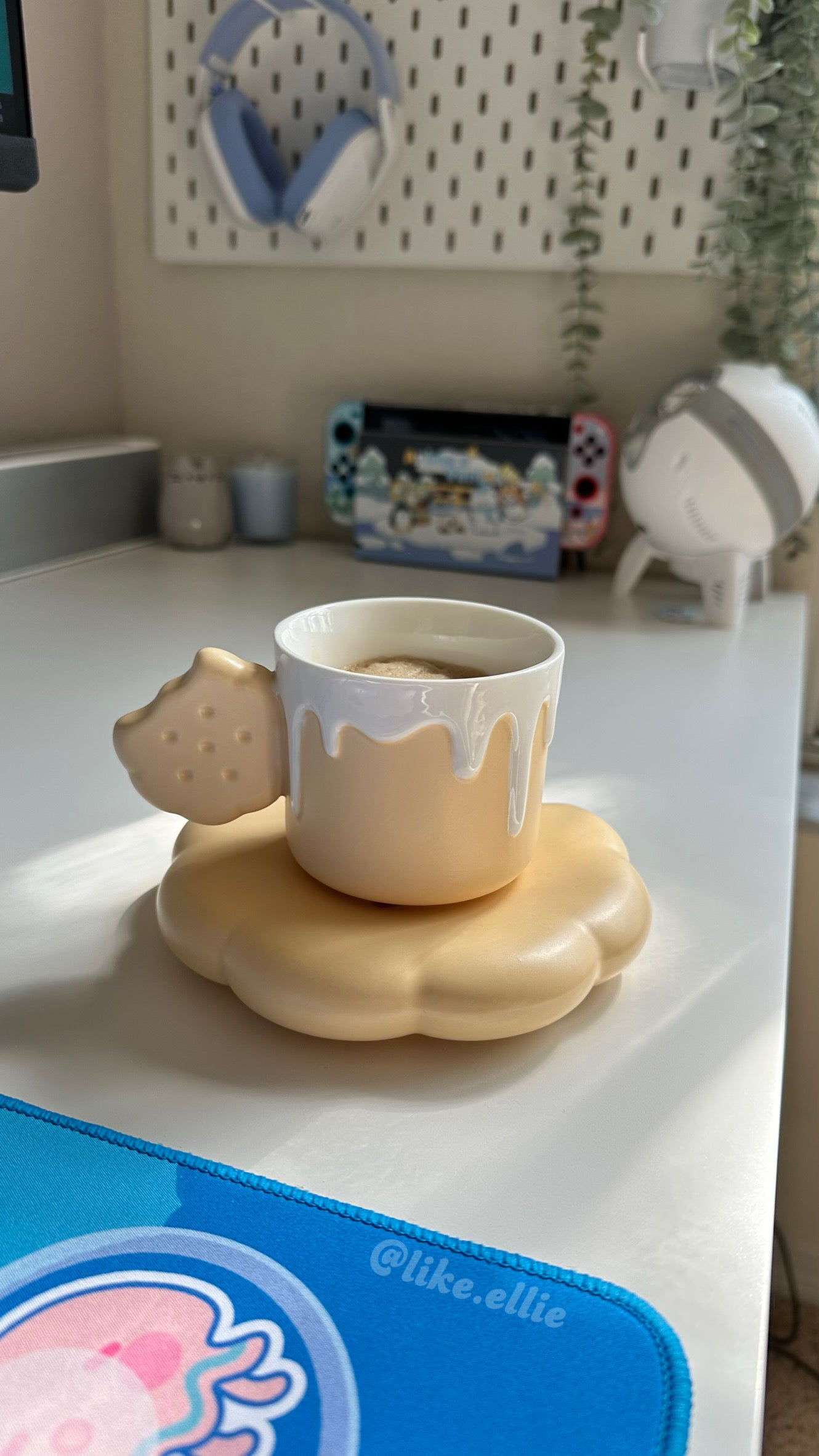 Biscuit Coffee Cup and Coaster